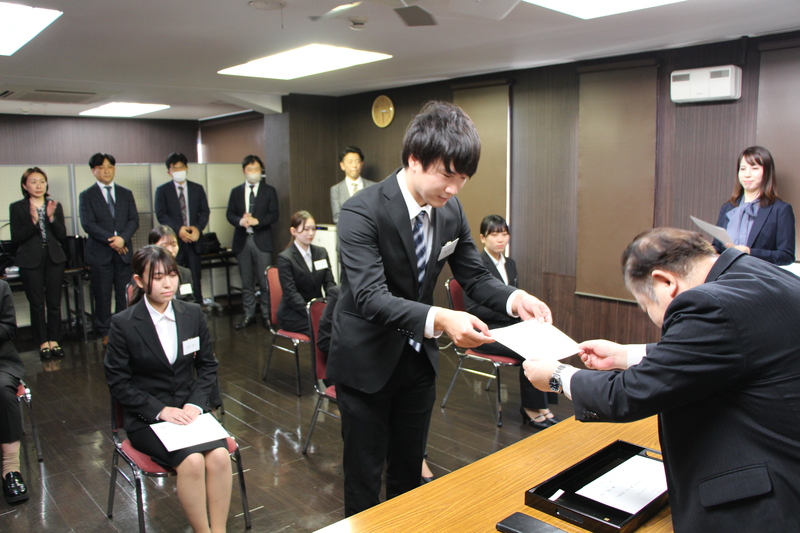 仮配属辞令交付式